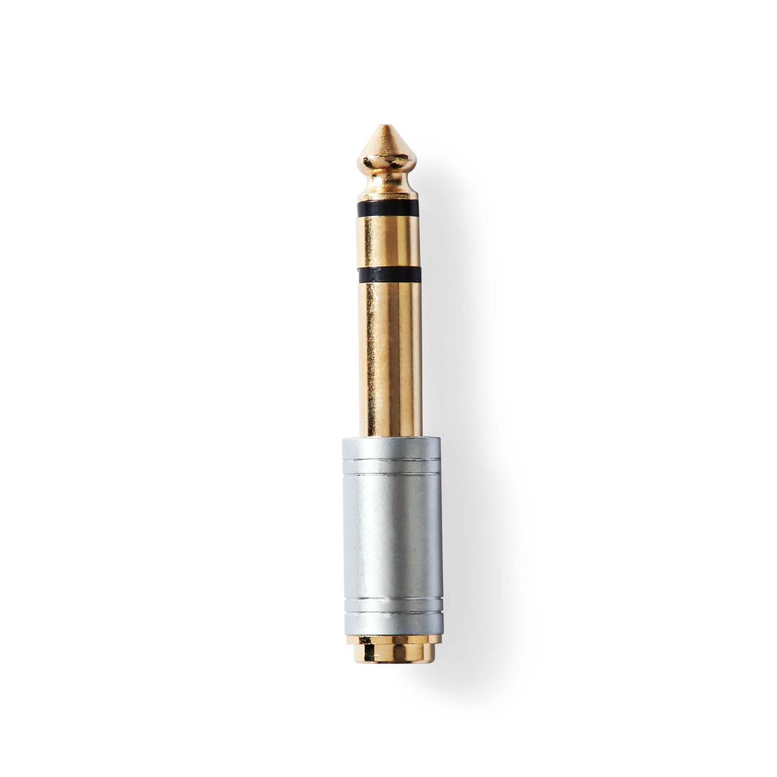 • Mærke: Allteq • Tilslutning 2: jack 6,3 mm han • Tilslutning 1: jack 3,5 mm hun • Hus: kunststof • Farve: sort • Type: stereo • Forgyldt: ja • Garanti: 5 år Allteq jack adapter Denne Allteq jack adapter er egnet til at skabe forskellige typer lydforbindelser. Det er en stereo forbindelse, hvor de 2 kanaler fra 3,5 mm hun stereo jackstikket ledes til 6,3 mm han-jacket. En jackkabel kan derefter tilsluttes hun-stikket, f.eks. fra en smartphone. Brug Adapteren er klar til brug med det samme og nem at tilslutte. For at tilslutte venstre og højre lydkanal korrekt behøver du ikke foretage særlige handlinger, kanalfordelingen bevares. Stereo-jacket på den anden side af kablet tilsluttes typisk lydkilden. Karakteristika • til universel brug • stereoudførelse • egnet til analogt audiosignal Yderligere information Fordele ved jackforbindelsen er især det pladsbesparende design og forbindelsens enkelhed. Der findes to standardstørrelser, 3,5 mm (mini jack) og 6,3 mm diameter jackstik. Adapteren er ikke afskærmet, men har forgyldte stik. Garantien på dette produkt er 5 år.