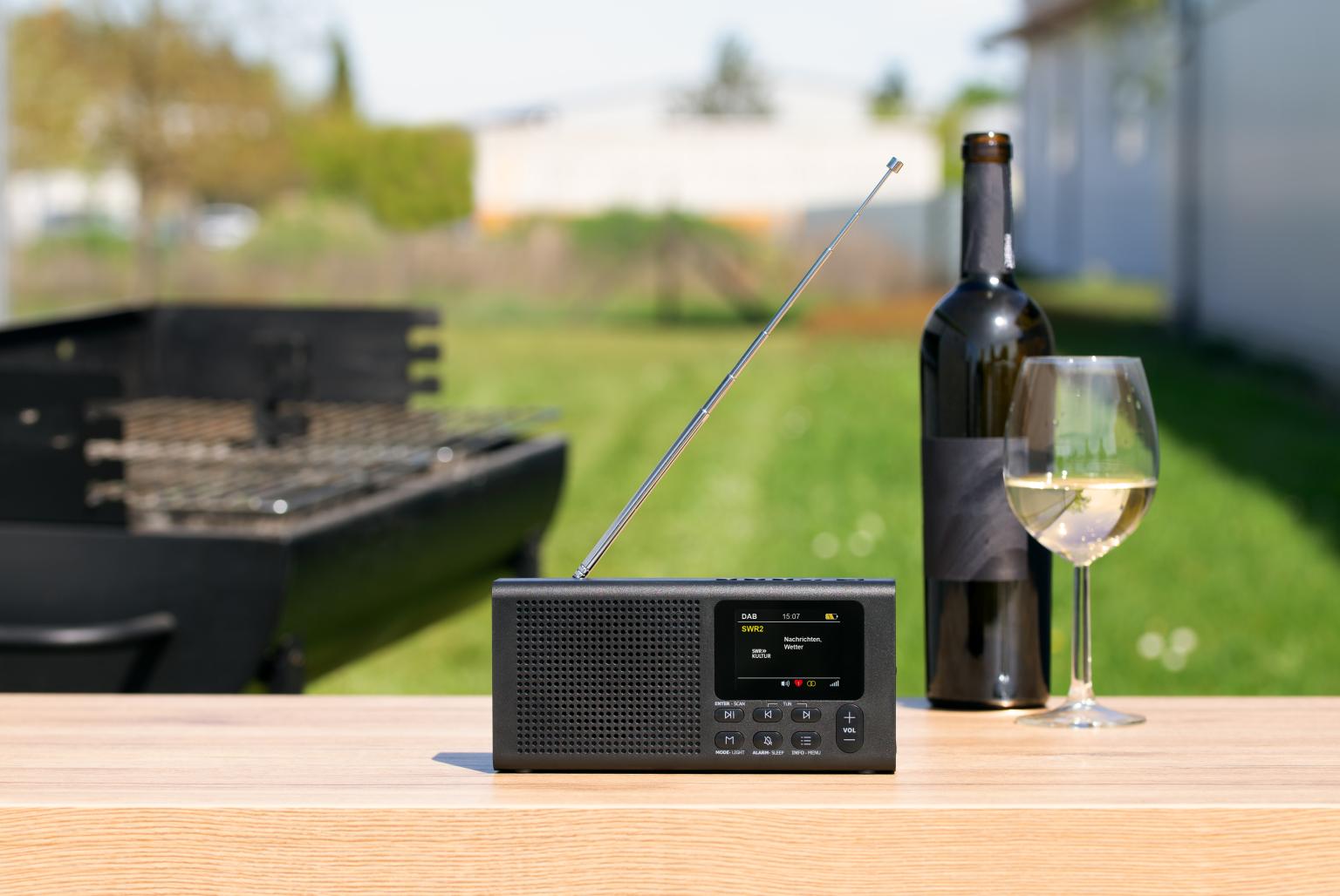 Dynavox DAB+ Radio DBT200 med BT og vækkefunktion