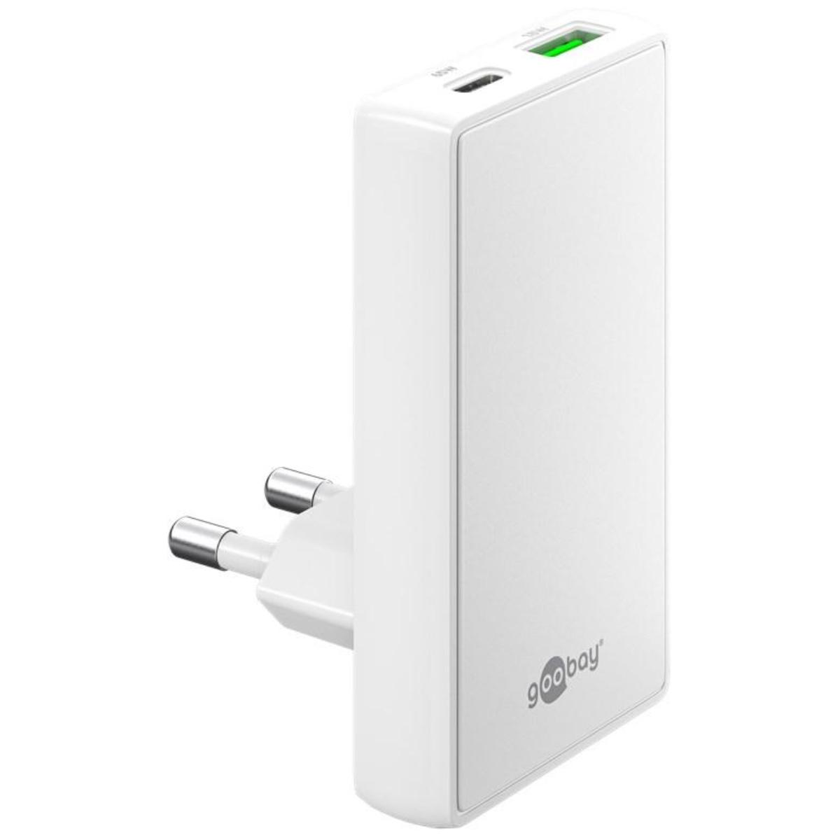 Med denne kraftfulde og kompakte ladestation har du endelig ét centralt sted til at oplade alle dine enheder på én gang. Takket være kombinationen af flere USB-C Power Delivery-porte og hurtige USB-A-tilslutninger oplader du nemt bærbare computere, tablets, smartphones, smartwatches og øretelefoner med en samlet effekt på op til 112 watt. De medfølgende holdere sikrer, at dine enheder står pænt og pladsbesparende oprejst, mens de specielle holdere til smartwatch og øretelefoner gør brugen endnu mere praktisk. Det moderne design i sort og gråt passer perfekt ind i ethvert hjem eller arbejdsmiljø og hjælper med at forhindre kabelkaos. Effektivt, stilfuldt og altid nok strøm – denne ladestation er den ideelle løsning til hjemmet eller på kontoret. Indgang: Euro stikhan Udgang 1: 3 x USB Type A Udgang 2: 3 x USB Type C Watt: 60W Kabellængde: 2 meter Mål (LxBxH): ca. 185 × 113 × 35 mm AirPod-holder: 45 × 40 × 30 mm DC-stikmål: indvendig ø 2,5 mm / udvendig ø 5,5 mm / længde 11 mm Effektivitet i gennemsnit: 88 % Effektivitet ved lav belastning (10%): 86 % Indgangsstrøm: AC 100 – 240 V / 50 – 60 Hz / 3 A Indgang ladestation: 20 V / 6 A Kabelstrøm: ca. 2 m Farve: Sort/grå LED-indikator: 1 × LED til strøm Maksimal udgangseffekt i alt: 112 W Pakkens indhold: USB-opladningsstation, 3 × små holdere, 5 × store holdere, 1 × Smartwatch-holder, 1 × AirPod-holder, ekstern strømforsyning, strømkabel, brugsanvisning, salgsæske Smartwatch-holder: 99 × 93 × 47 mm, Ø ca. 27 mm Strømforbrug uden belastning: 0,21 W Type strømforsyning: ekstern strømforsyning med IEC-stik C8 Udgang 1: 3 x USB Type A Udgang 2: 3 x USB Type C Udgangseffekt: 20 V / 6 A Udgang pr. port USB-A: 5 V / 2,4 A (12 W) Udgang pr. port USB-C™ (2x): 5 V / 9 V / 12 V (max. 20 W) Udgang pr. port USB-C™ (1x): 5 V / 9 V / 12 V / 15 V / 20 V (max. 60 W) - Goobay